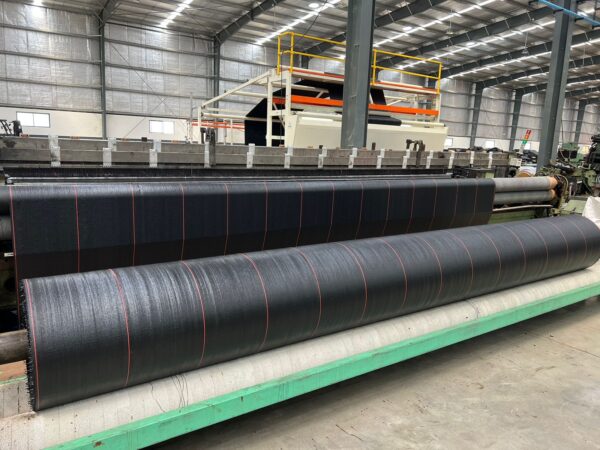 Weed Mat 1.2 Meter (4 Feet) Width 100 Meter (320 Feet) Length 110 GSM