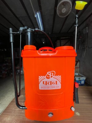 16 Liter Backpack Battery Sprayer For Agriculture 12 V 8 Amp Battery with 4 nozzle.